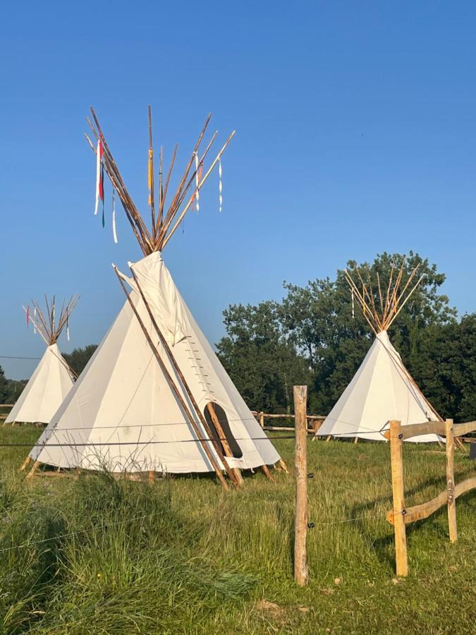 Terra-Tipike, Tipi A La Ferme Entre Terre Et Mer Trébry Esterno foto