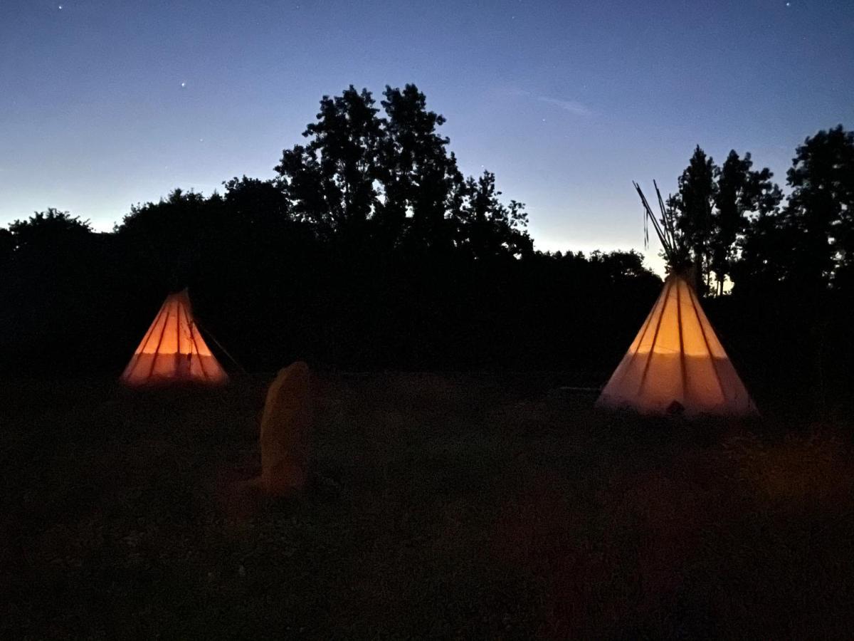 Terra-Tipike, Tipi A La Ferme Entre Terre Et Mer Trébry Esterno foto